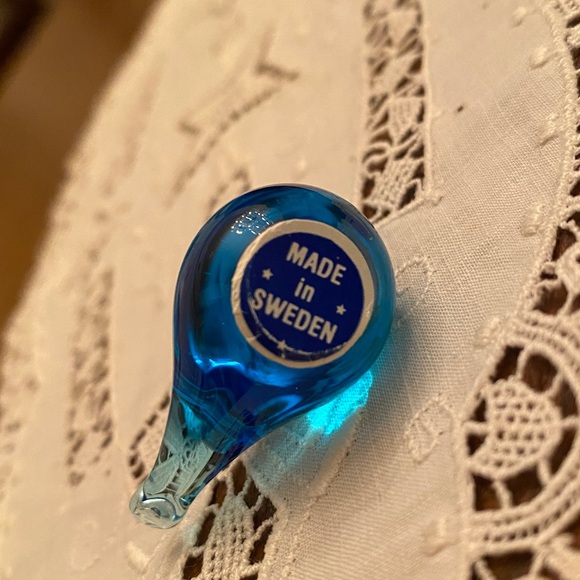 Swedish Tiny Blue Bird Glass Bird Figurine - Picture 2 of 7